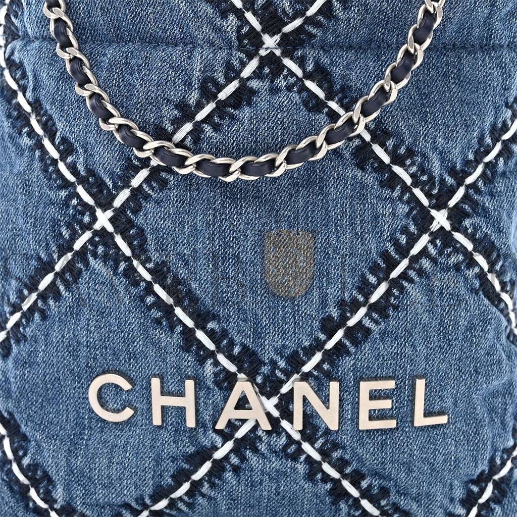 ch*el stitched De*1m quilted mini ch*el 22 blue (19*18*6cm)