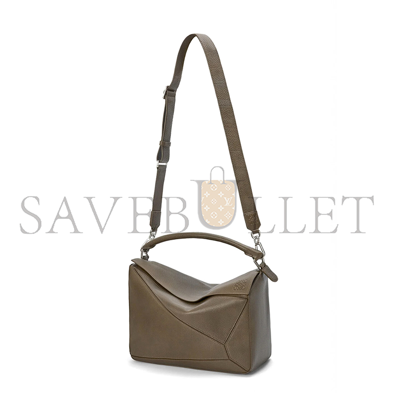 l0ew* large puzzle bag in S*pple grained calfskin b510pnlx01 (33*21.5*14.7cm)