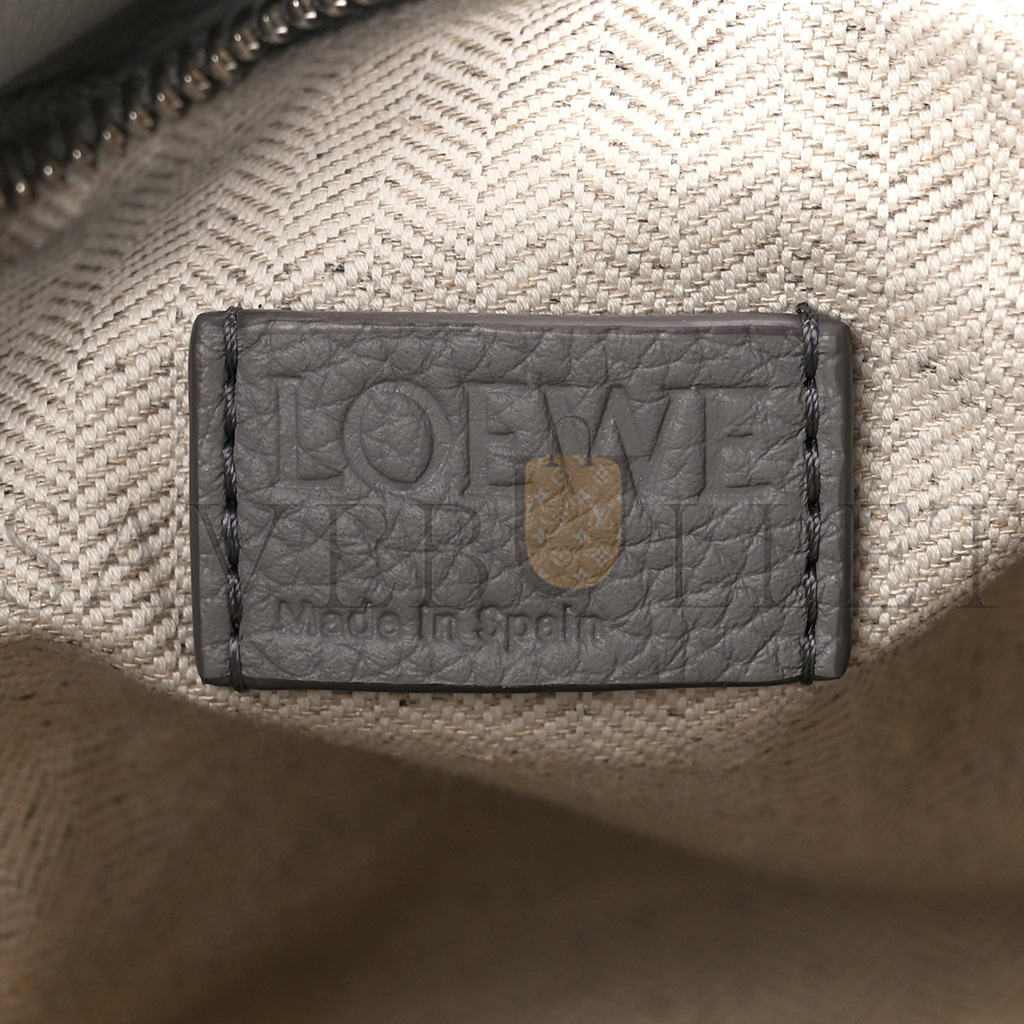 l*ew* soft grained calfskin small puzzle edge bag pearl grey (24*16.5*10.5cm)