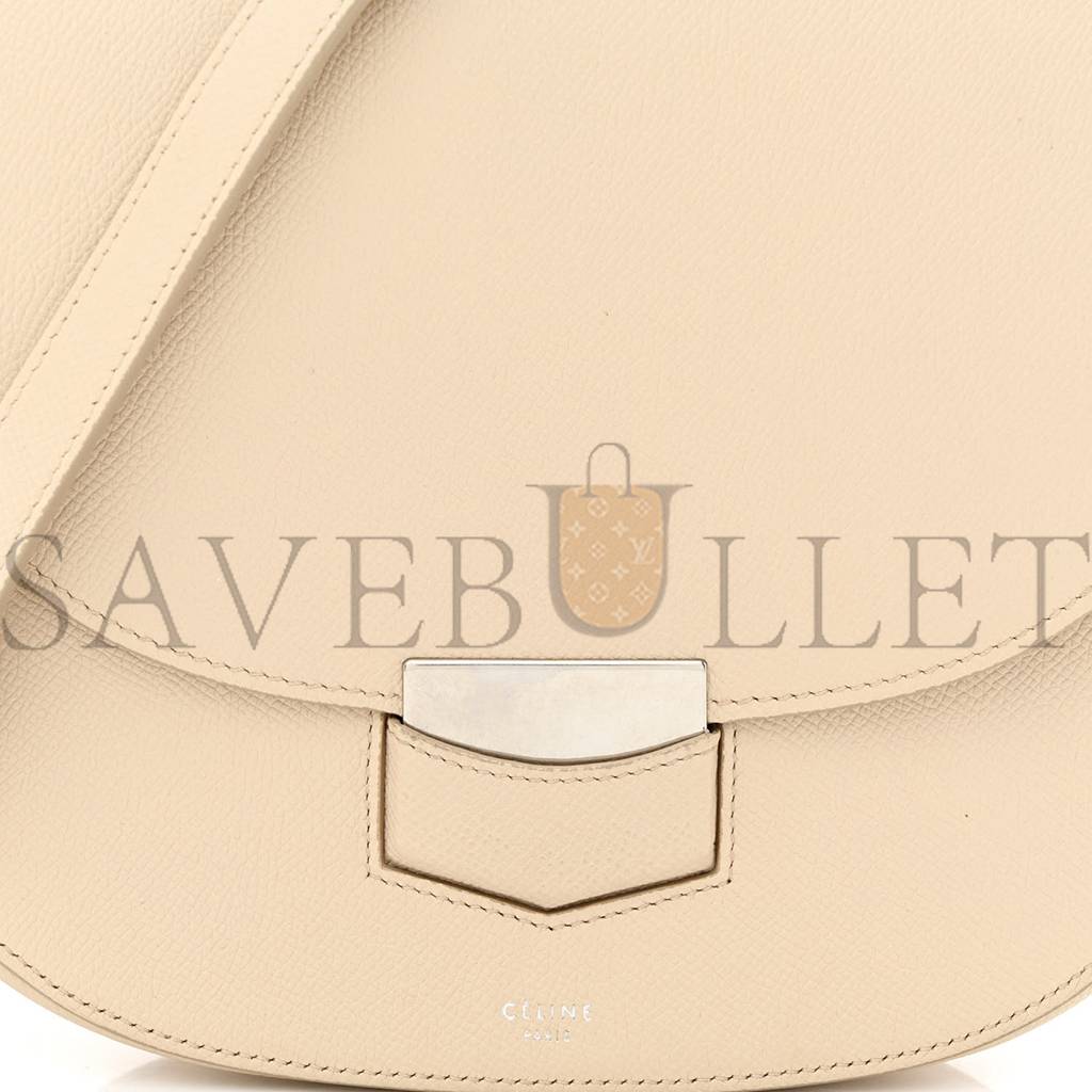 Ce**e grained calfskin medium trotteur light taupe (34*32*25cm)