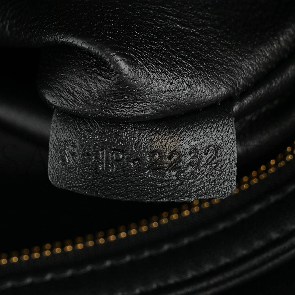 Ce**e shiny calfskin medium triomphe black (22*16*8cm)