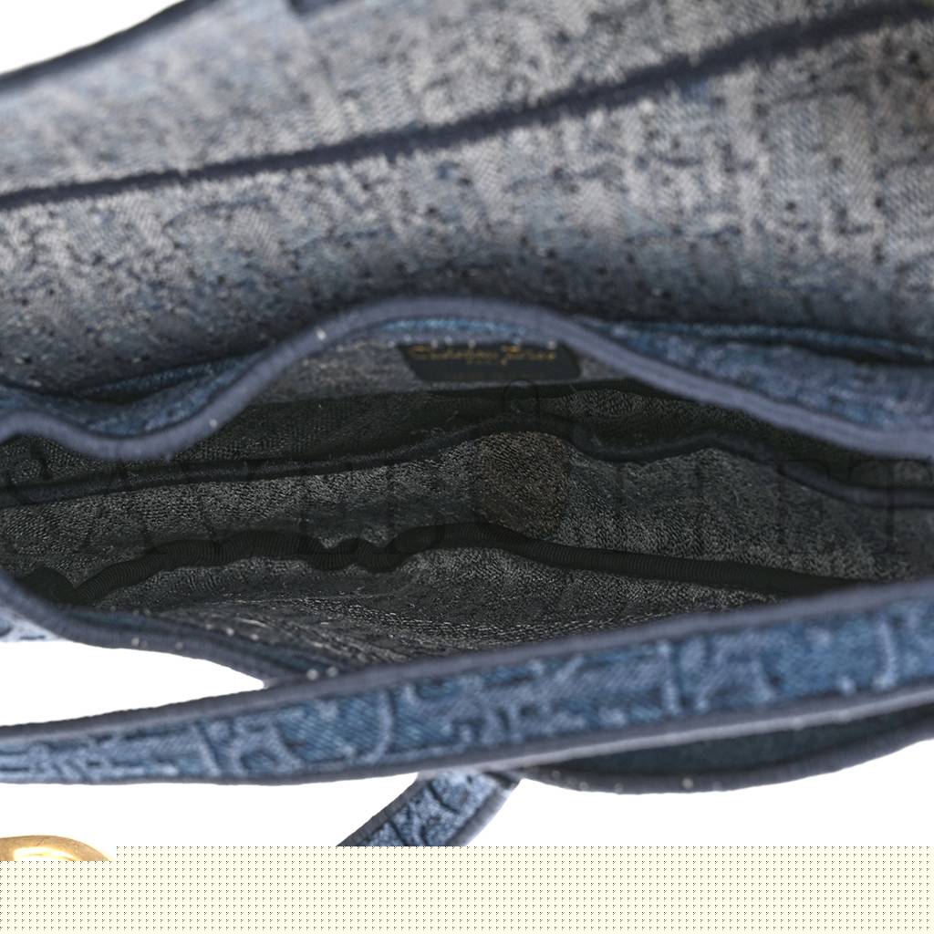 d*or oblique embroidered saddle bag De*1m blue (27*22*5.1cm)