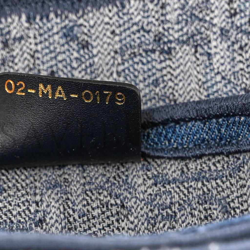 d*or oblique embroidered saddle bag De*1m blue (27*22*5.1cm)