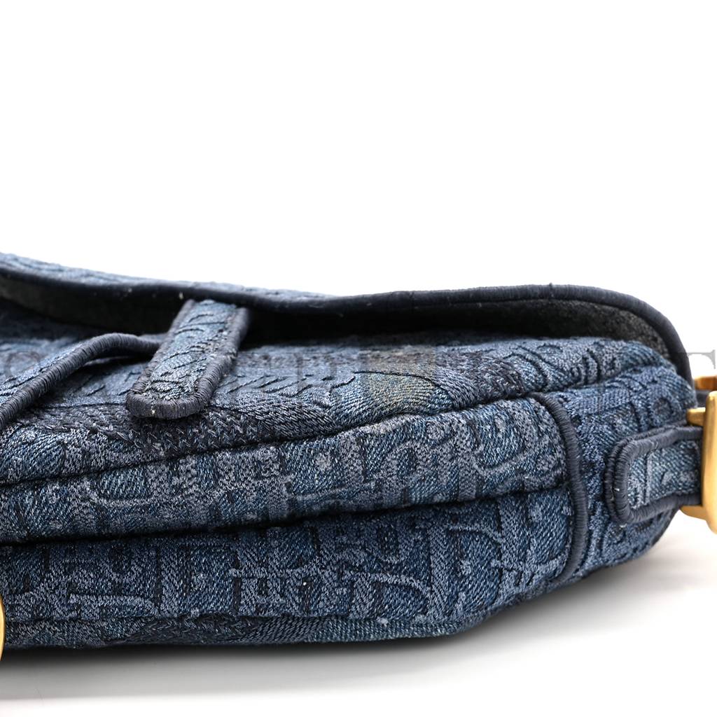 d*or oblique embroidered saddle bag De*1m blue (27*22*5.1cm)