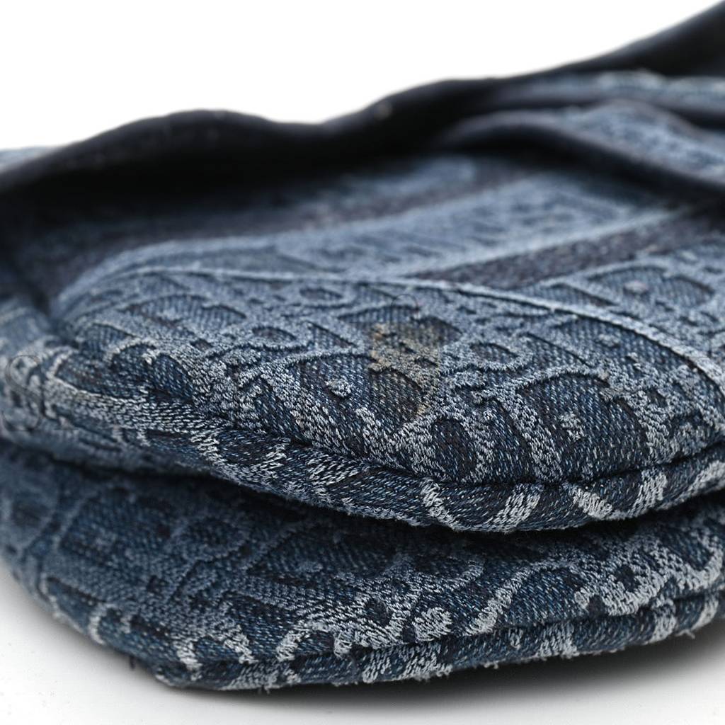 d*or oblique embroidered saddle bag De*1m blue (25*22*5.7cm)