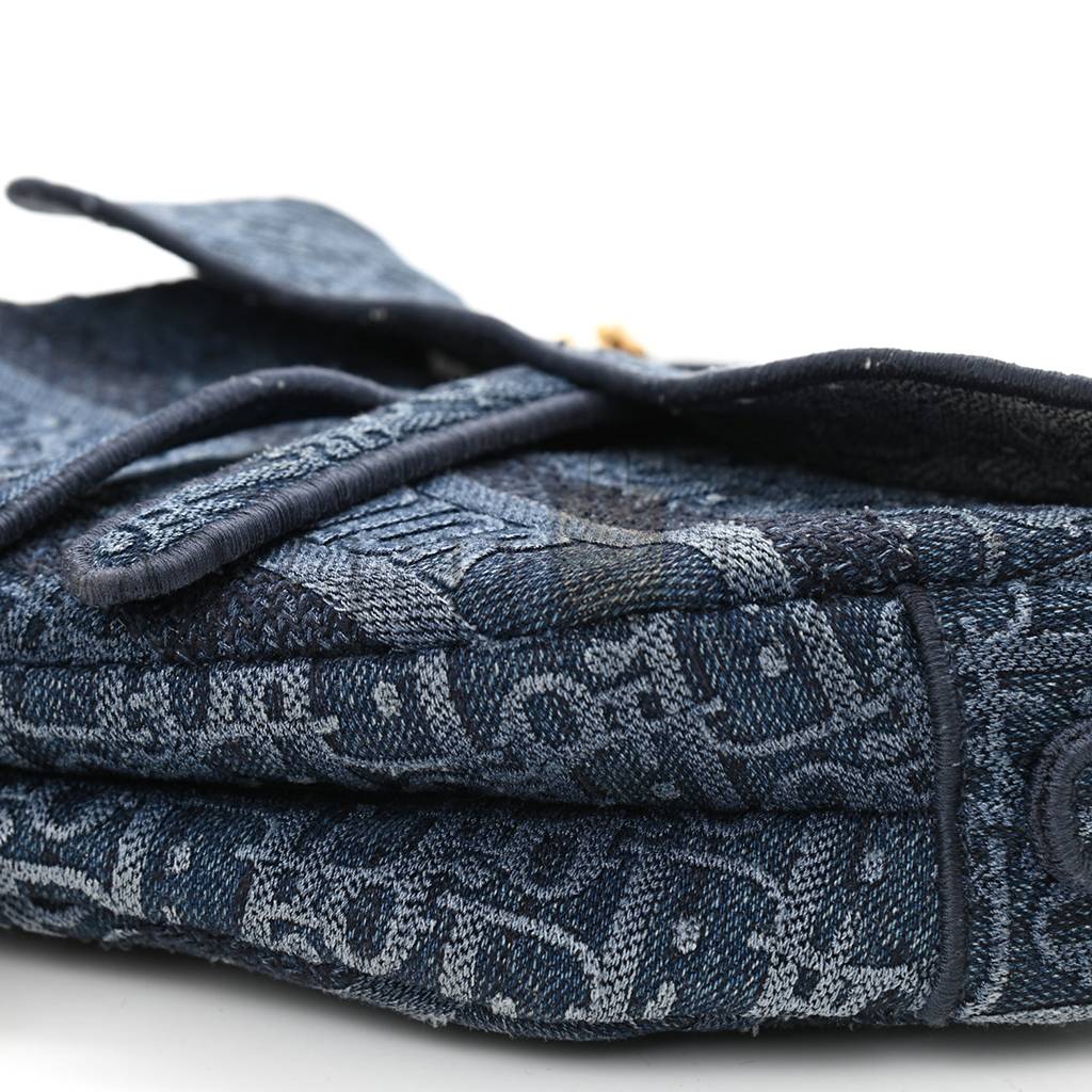 d*or oblique embroidered saddle bag De*1m blue (25*22*5.7cm)